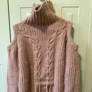 New Dance & Marvel cold shoulder turtle neck sweater, dusty pink, size M/L
